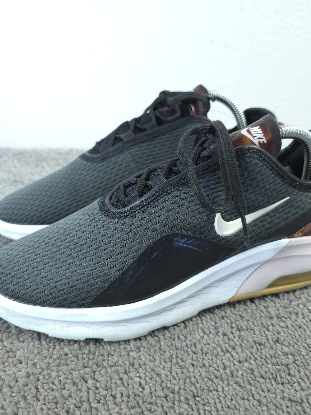 Nike Air Max Motion 2 Womens Size 9 Running Shoes Black Low Athletic Sneakers